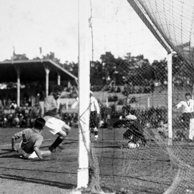 Despite being on the defense in this picture in the match agains Bolivia, Yugoslavia won the top spot of Group 2 with two wins.