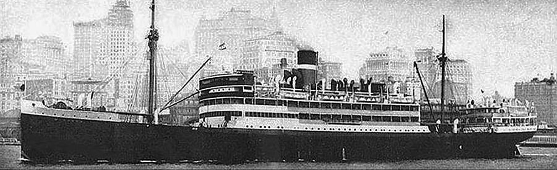 The SS Munargo in New York harbour