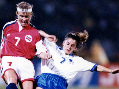 Norway's Tone Haugen (left) and Italian Silvia Fioriniare fighting for the ball.